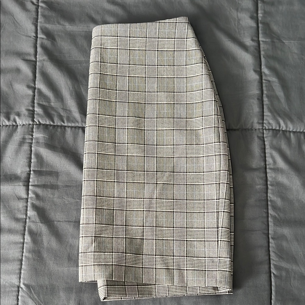 Express Black/White Plaid Skirt Size 00 NWT